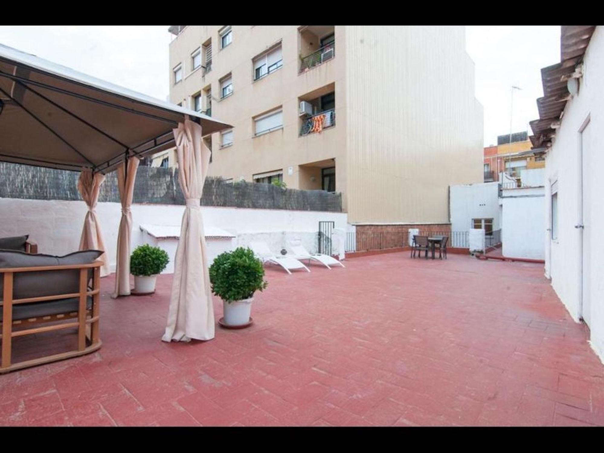 Private Room With 200M2 Sunny Terrace 8 *