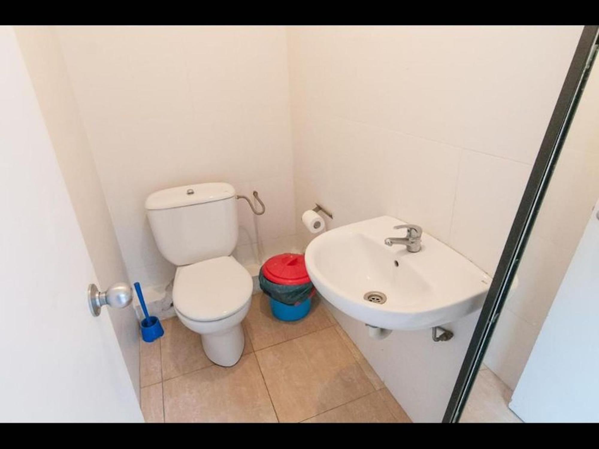 Private Room With 200M2 Sunny Terrace 8 *